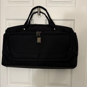 NWOT Black Travelpro Suitor Bag